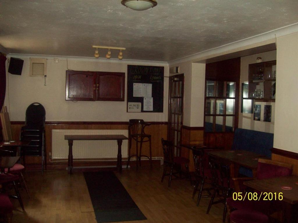 The Crown Hotel Суиндон Экстерьер фото